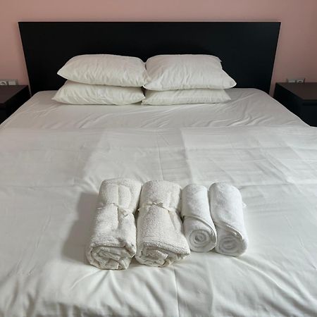 Warm And Modern Brand New Apartment Pireo Esterno foto