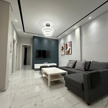 Warm And Modern Brand New Apartment Pireo Esterno foto