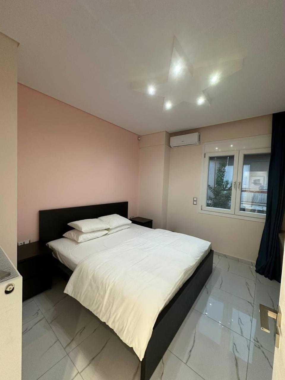 Warm And Modern Brand New Apartment Pireo Esterno foto